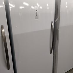 Frigidaire FRAE2024AW
33 Inch Freestanding All-Refrigerator