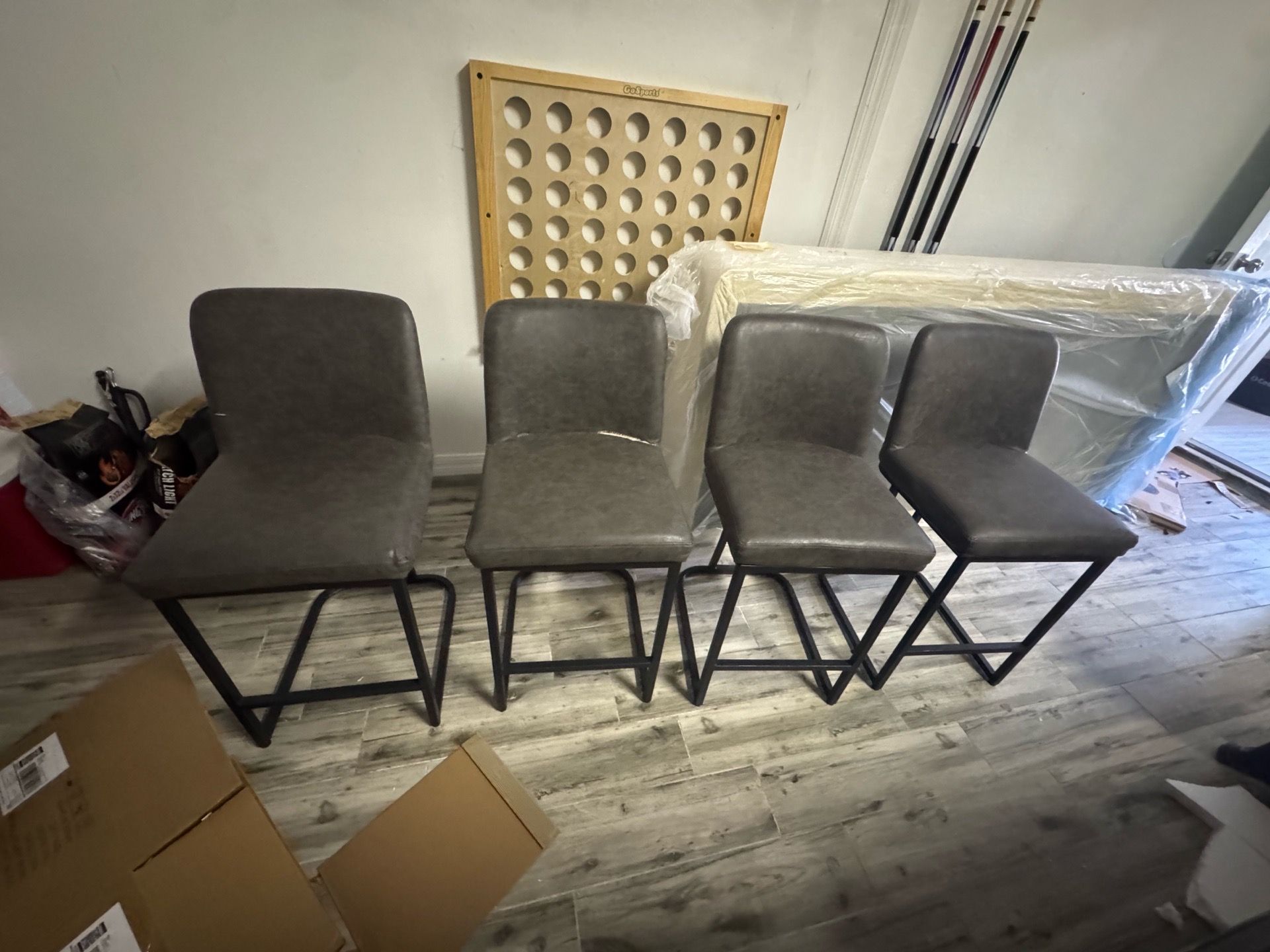 4 FREE counter height stools