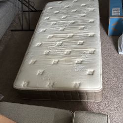 Kids Twin Mattress 8 Inches 38X75 Ivory With Bed Sheets