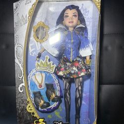 HASBRO -Disney DESCENDANTS EVIE Isle of the Lost - Doll 11.5" NEW IN BOX SEALED!
