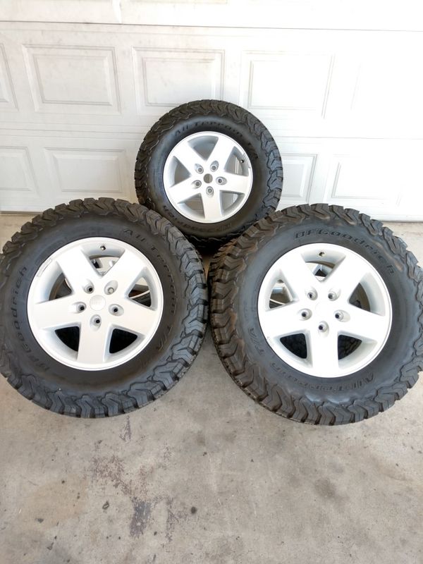 JEEP Wrangler OEM wheels and tires 265/70/17 BFG ko2 tires