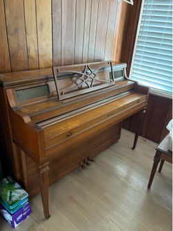 Lyon Healy piano