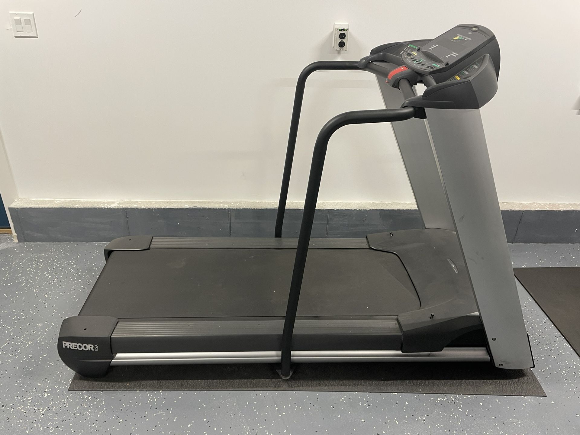 Precor 9.33 Treadmill - Needs Lower PCA