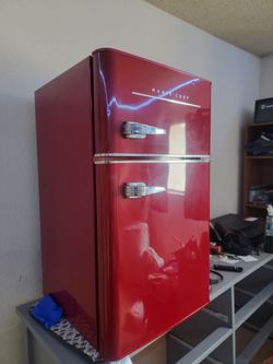 Magic Chef Retro Mini Fridge