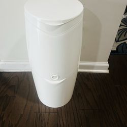 Playtex Diaper Genie Pail (White) – Excellent Condition