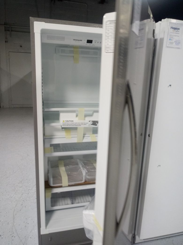 Huge refrigerator no freezer