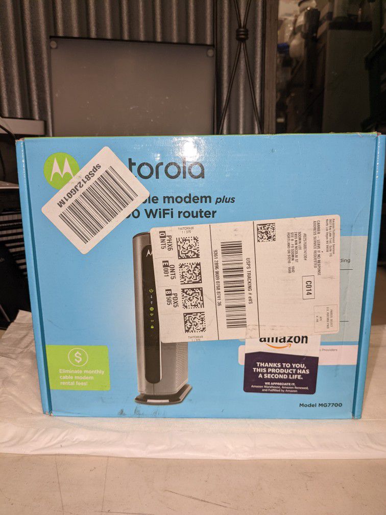 Motorola 24x8 Cable Modem Plus Ac1900 Dual Band Wi-Fi Gigabyte Router