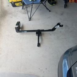 Reese Trailer Hitch And Bracket with Accessories
