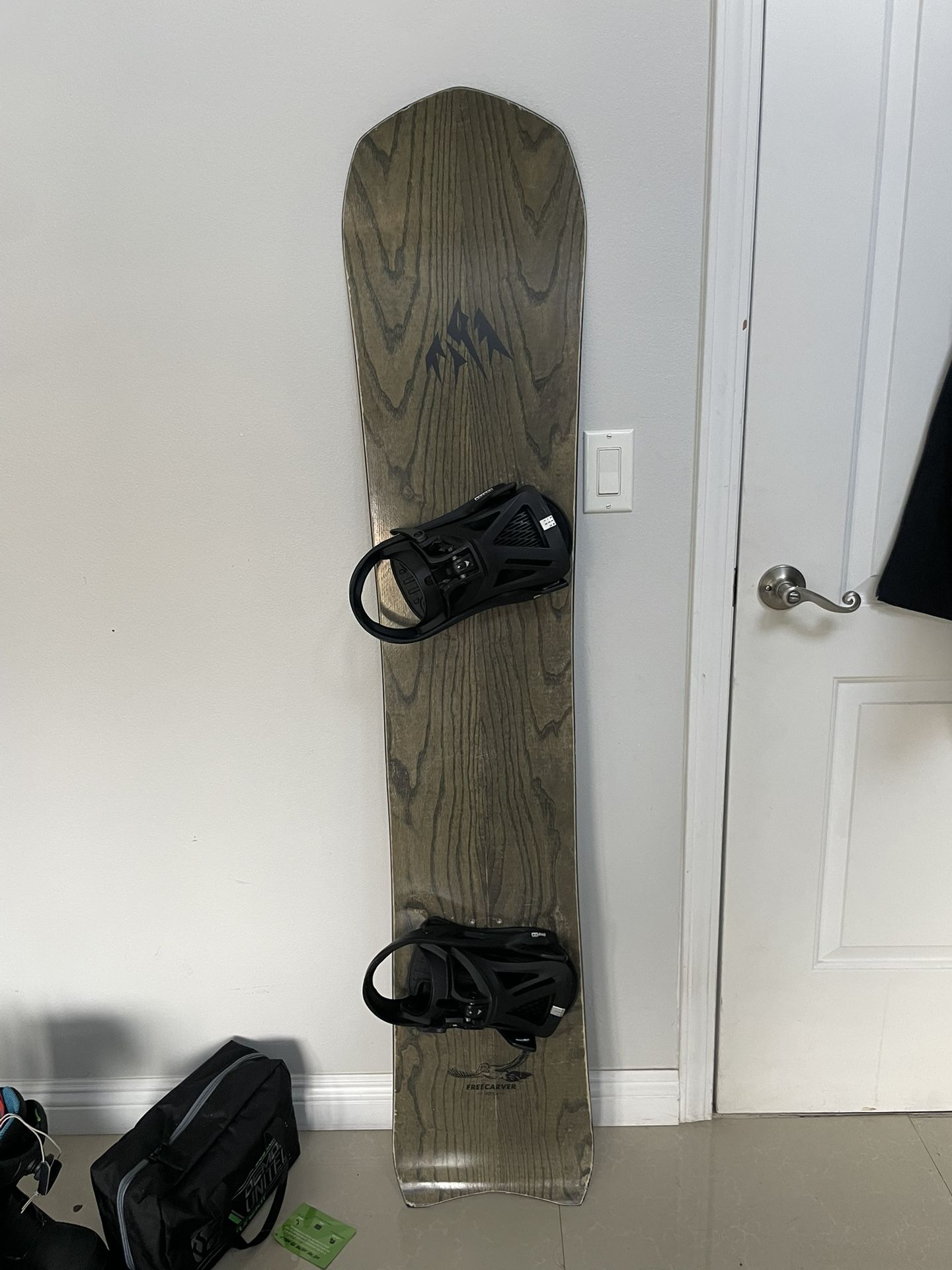Jones Freecarver 9000 Snowboard