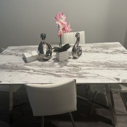 Luxury Dining Table 