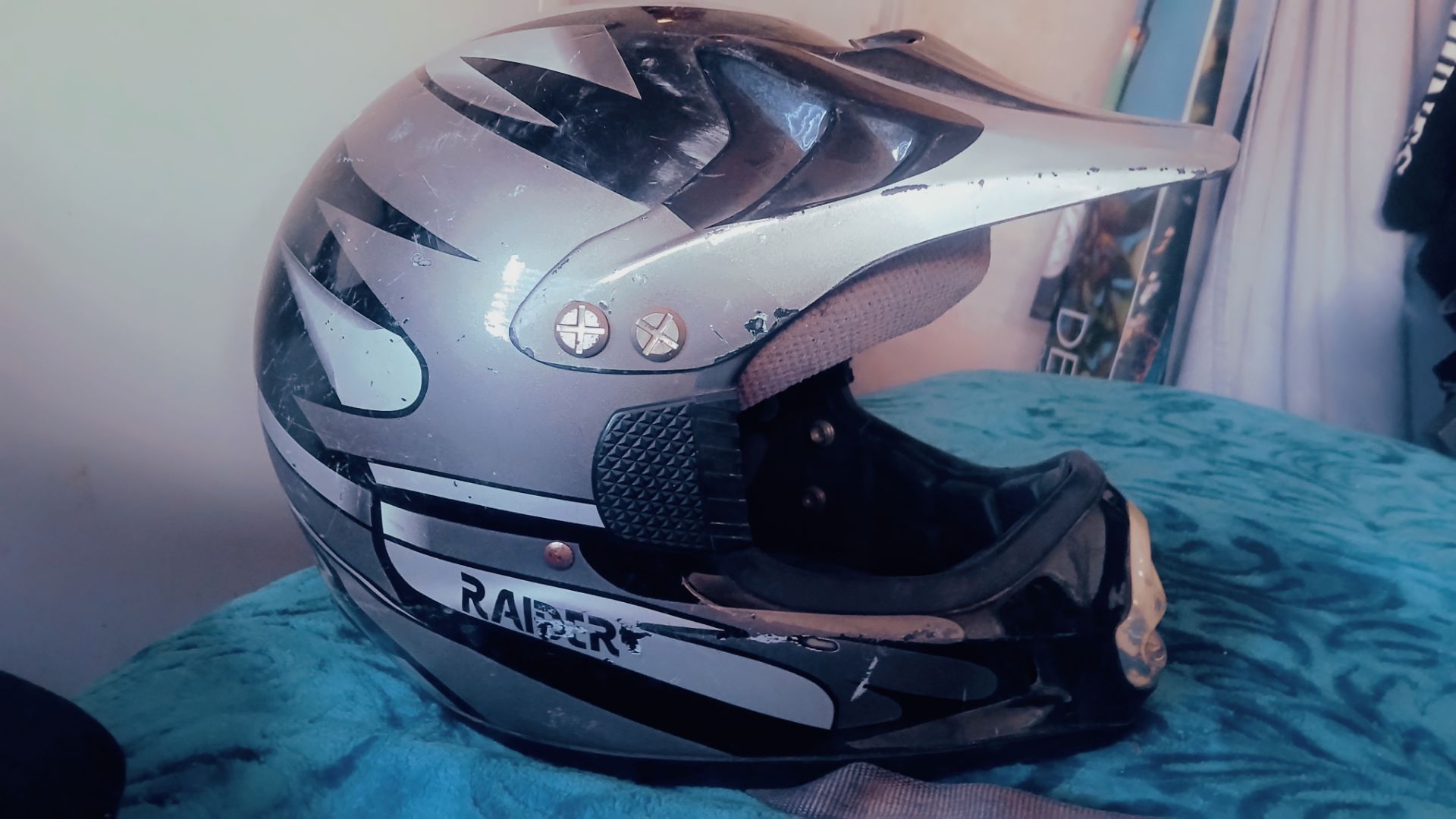 Raider dot helmet