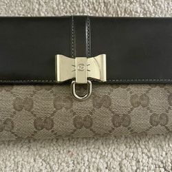 Authentic Gucci Brown/Beige leather long wallet 