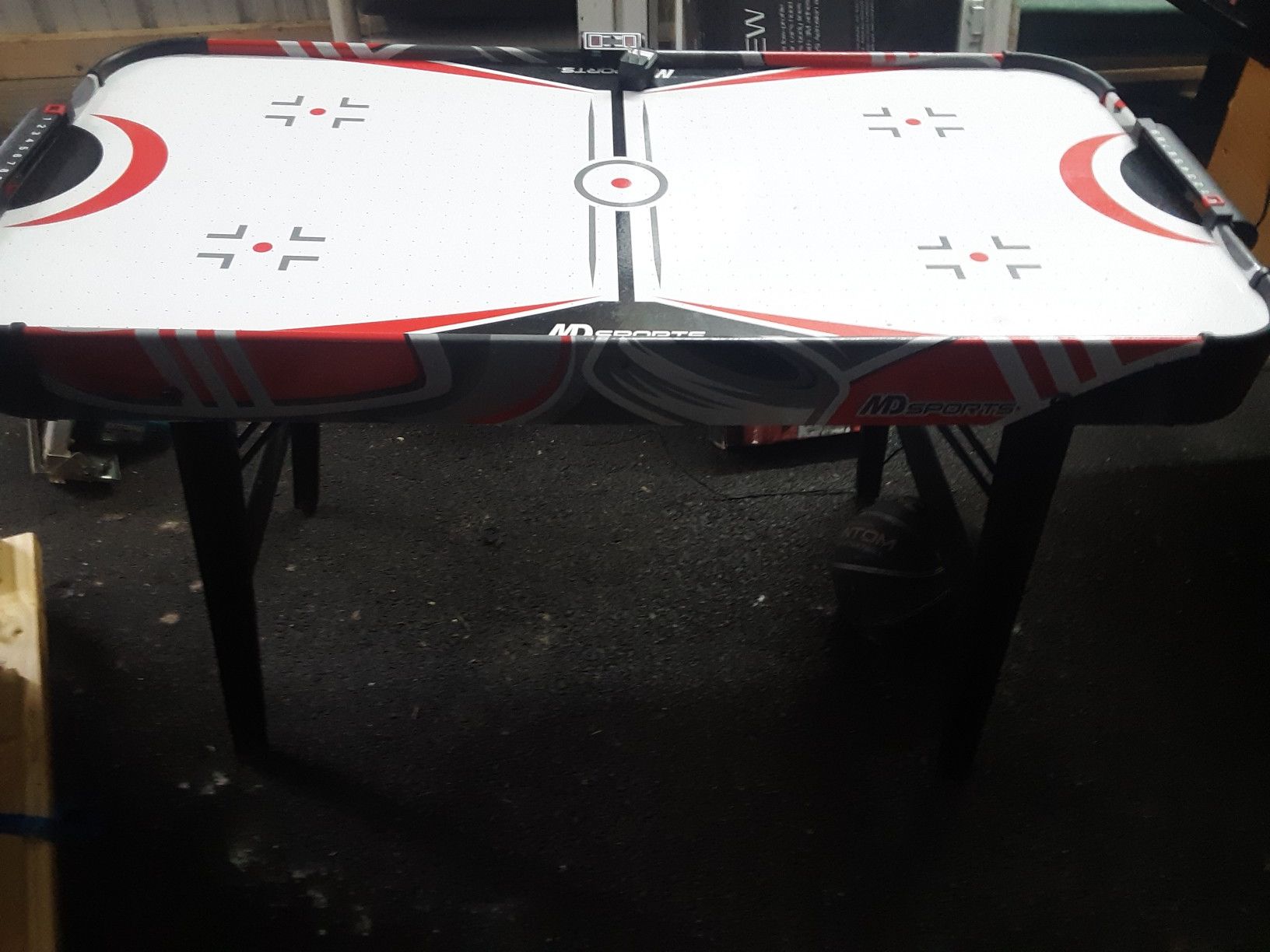 Air hockey table