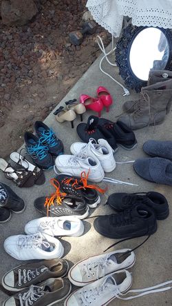 Women's/girl shoes size 7..