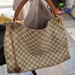Authentic Louis  Vuitton Handbag With  Date Stamp