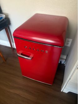 Retro mini fridge