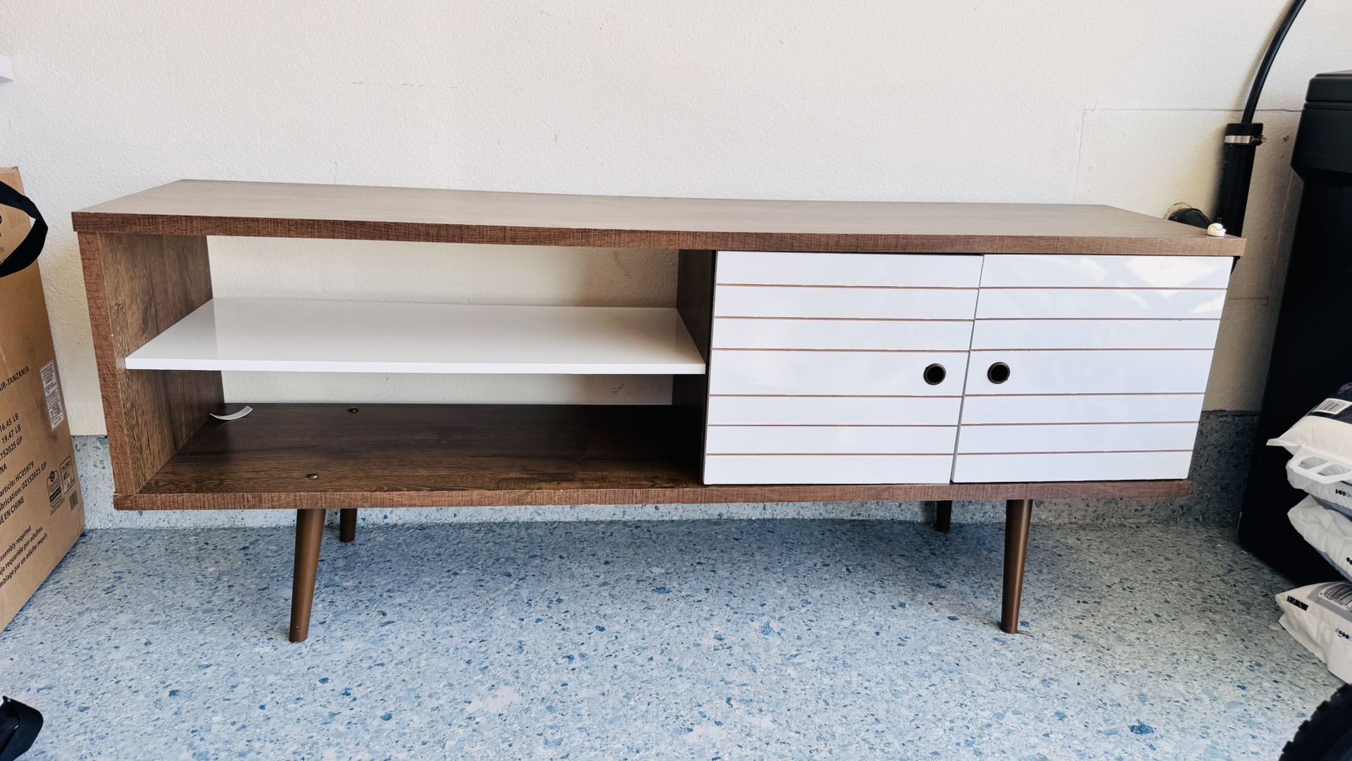 TV stand white (upto 65inch)