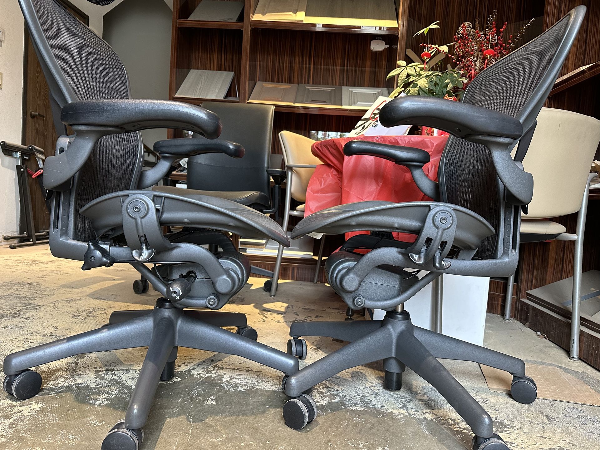 Excellent Condition Fully Loaded Herman Miller Aeron Office Chairs