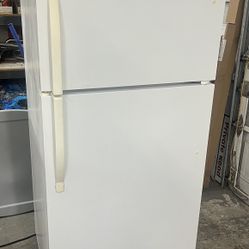 Kenmore Refrigerator White 