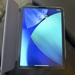 10.9 inch iPad Air 5th Gen Gray Excellent Condition