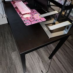 Black Desk