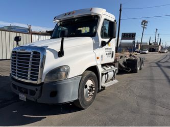 2013 Freightliner Cascadia rolloff truck