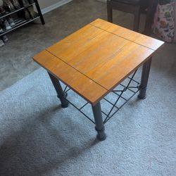 End table 20x24x22