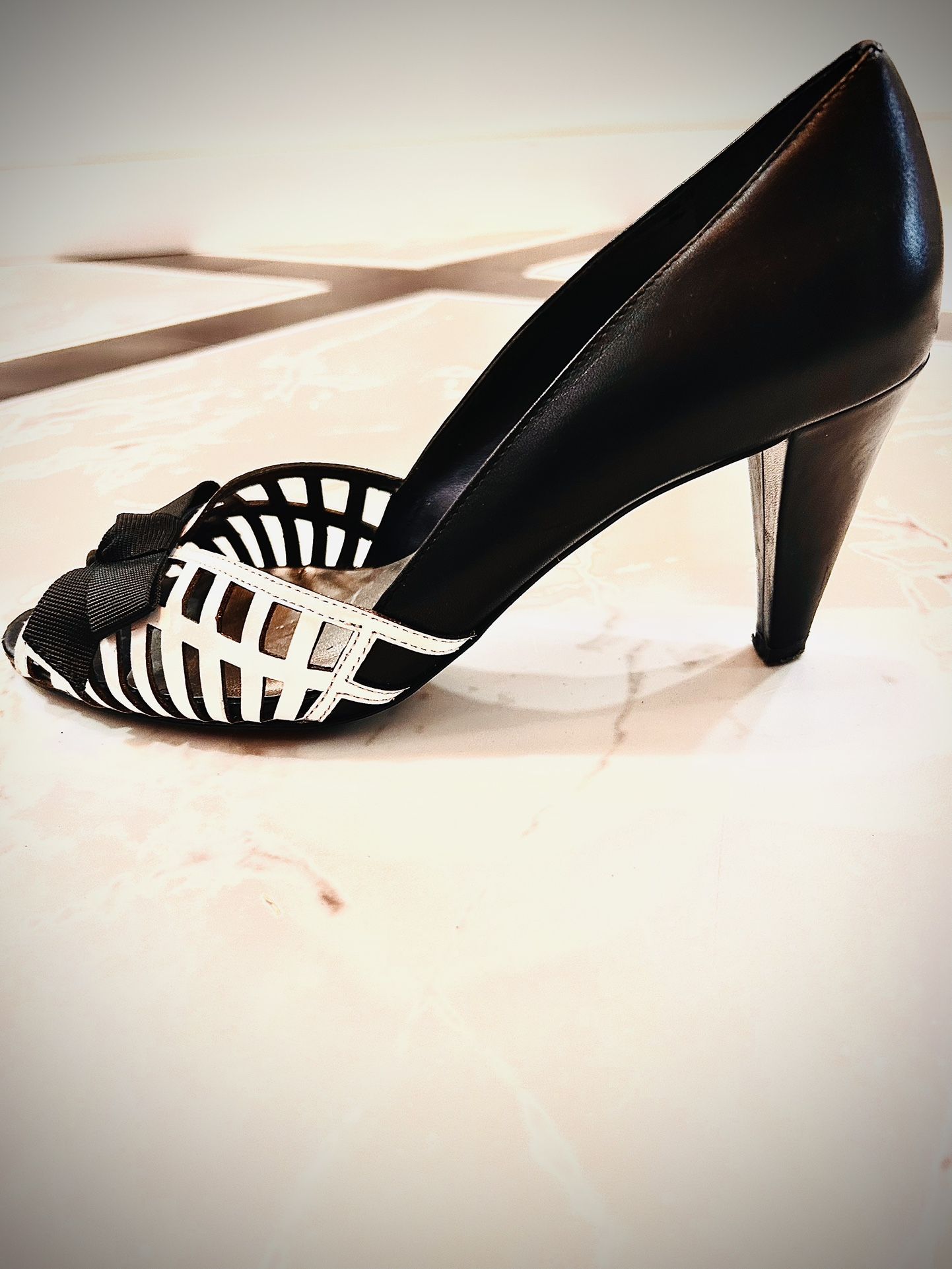 Ann Taylor Loft Heels Open Toe Black White Bow Pumps Women's Size 6