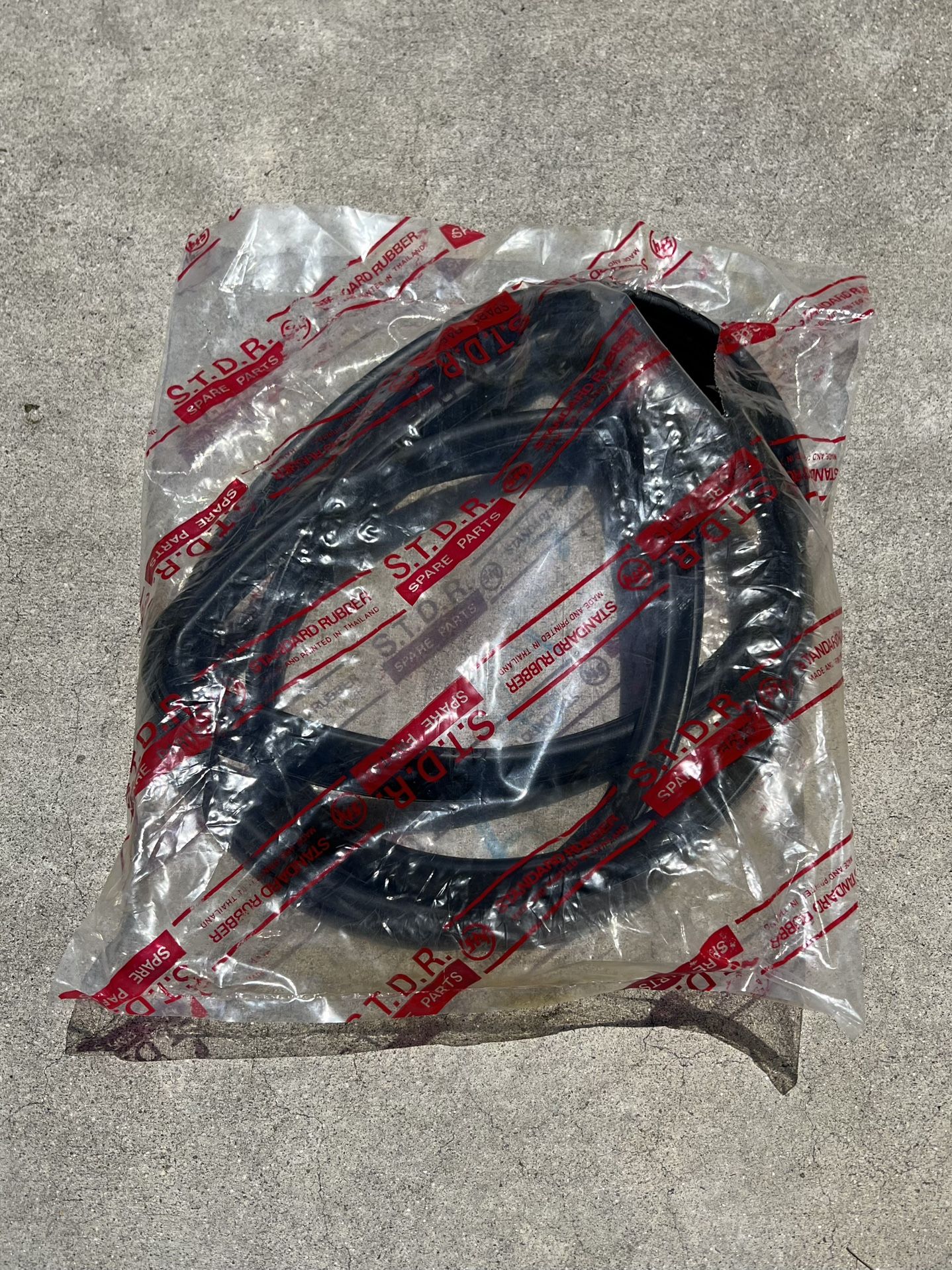 Windshield gasket for 3rd Gen Toyota Pickup