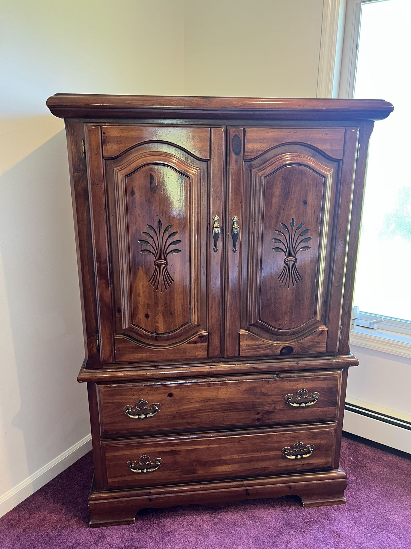 Colonial Bedroom Set With Adjustable Bed Frame And beauty Rest
