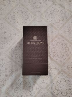 Molton brown mesmerising oudh accord and gold edp 3.3 Oz