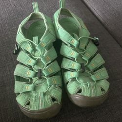 Keen Water Shoes Sandals Size 7  