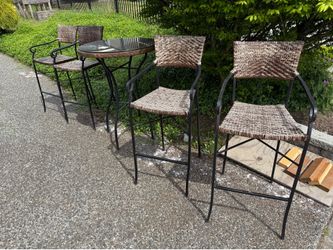 Outdoor Table and Chairs – Bar Height