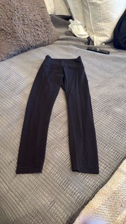 Women’s Lululemon black leggings size 4
