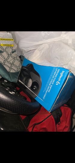 Logitech G920 Driving Force racing wheel with stainless steel paddle shifters. With shifter