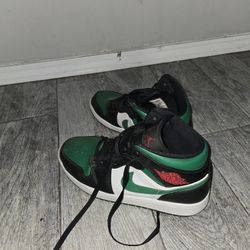 Mens Jordan 1s Pine Greens 