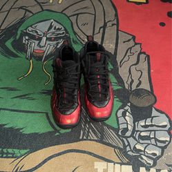 Nike Red Metallic Foams Size 5.5 Y