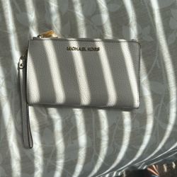 White Michael Kors Wallet 