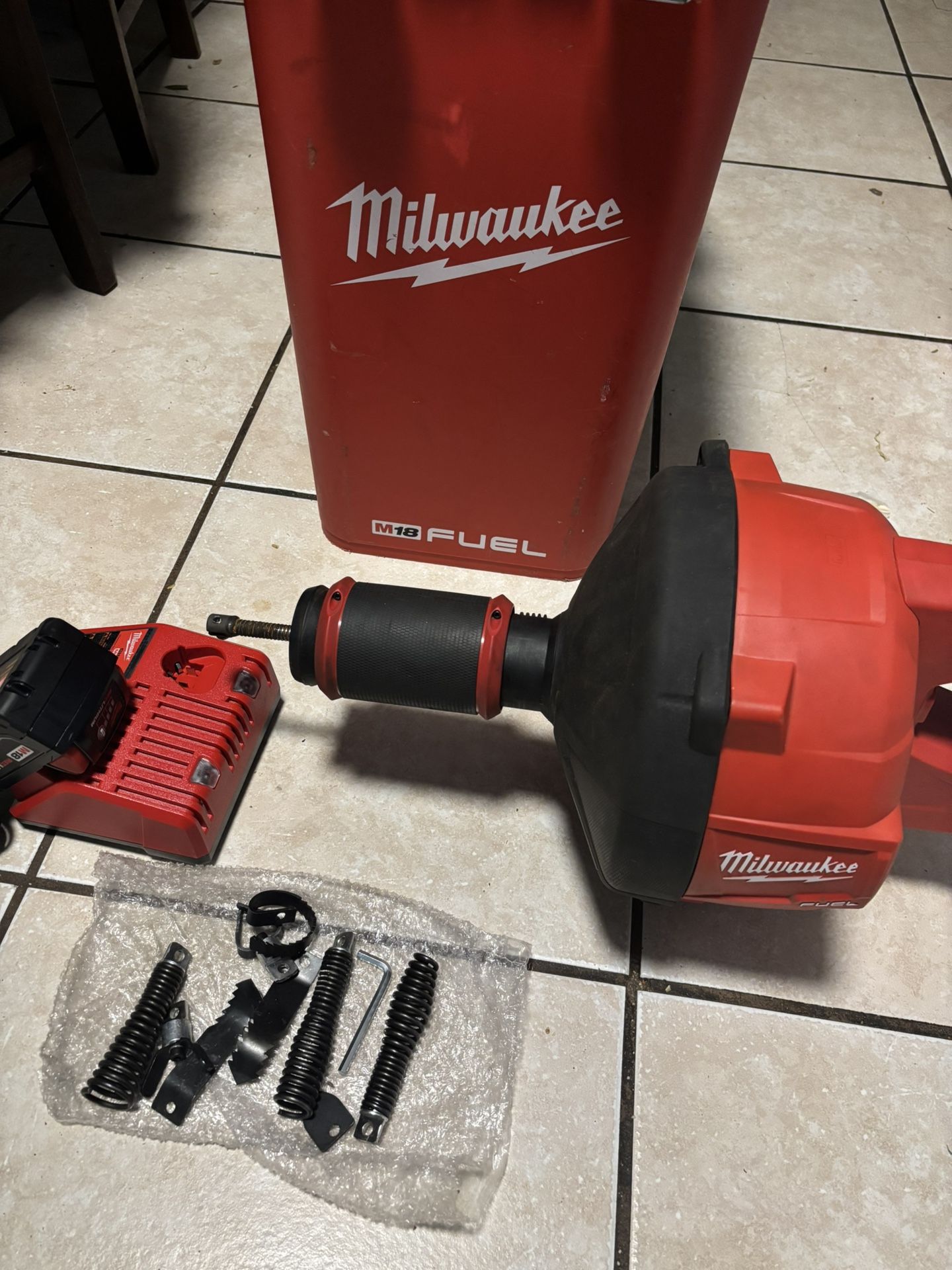 MILWAUKEE 2772-20 M18 DRAIN SNAKE CLEANER (1)3.0ah battery and charger