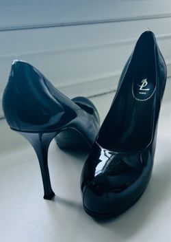 Authentic Yves Saint Laurent “Tribtoo” Patent Leather Pumps – Size 41