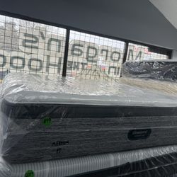 KING SIZE SIMMONS BEAUTYREST HARMONY LUX PILLOW TOP MATTRESS & BOX SPRINGS BED SET