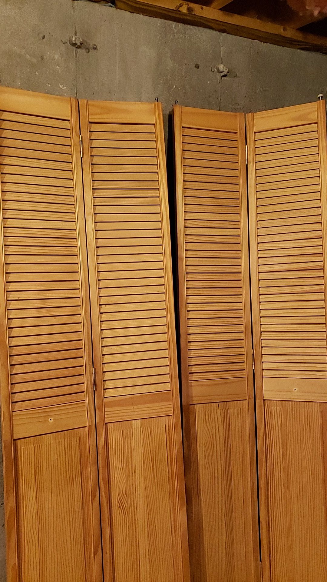 Wooden Louver doors with hinges