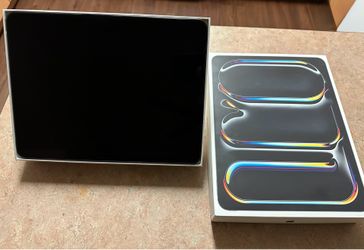 iPad Pro 13-Inch (M4 Chip) XDR Display, 2TB, Wi-Fi 6E + 5G Cellular, Space Black