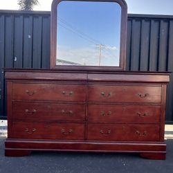 Dresser/Mirror & 1 Nightstand Set