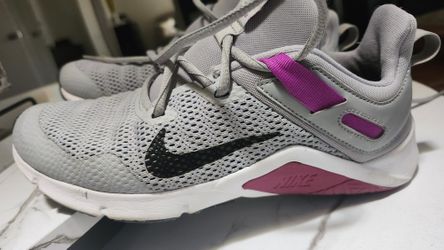 Nike. Gray 7.5 US Woman