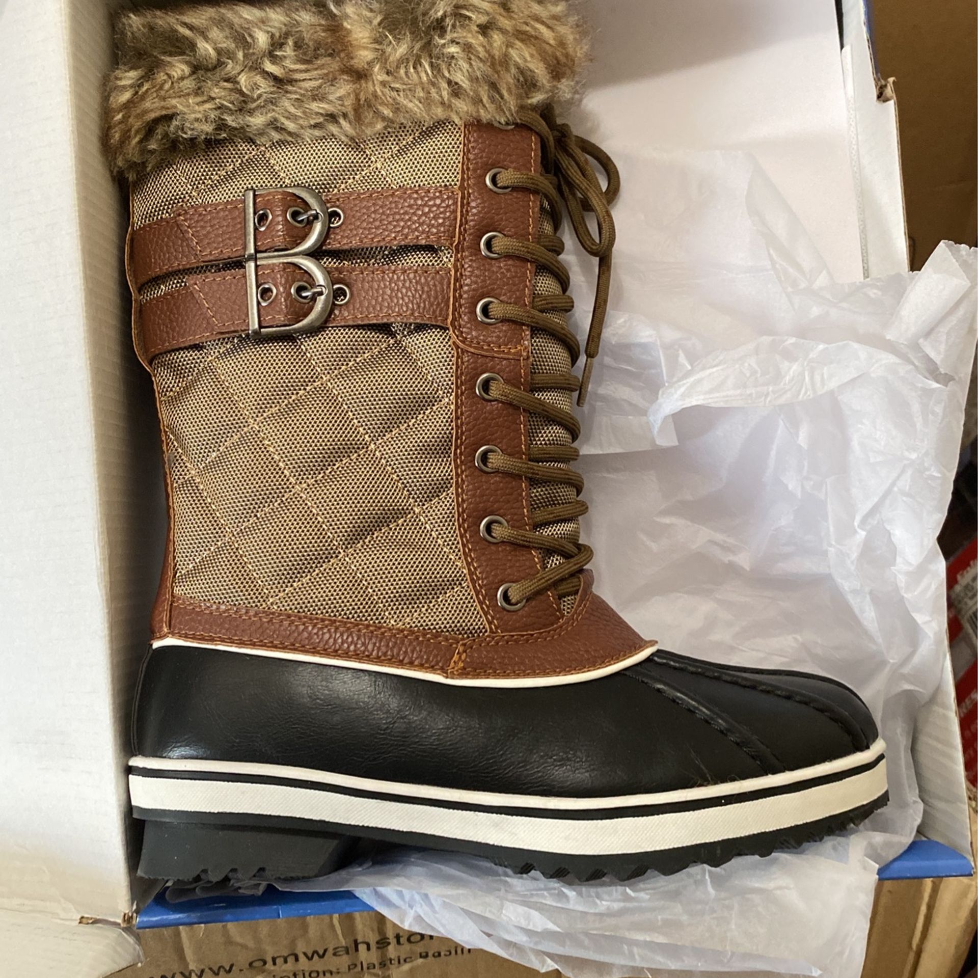 Women’s Size 5 Snow Boots