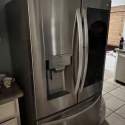 LG 30 cu. ft. Smart InstaView® Door-in-Door® Refrigerator with Craft Ice