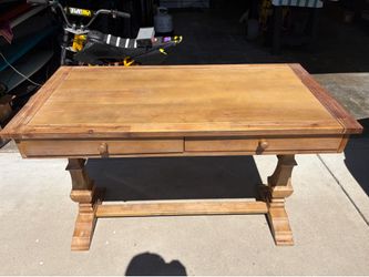 Pier1 Imports Desk