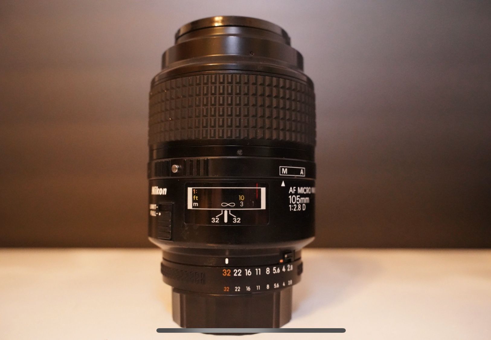 Nikon Telephoto AF Micro Nikkor 105mm f/2.8D Autofocus Lens