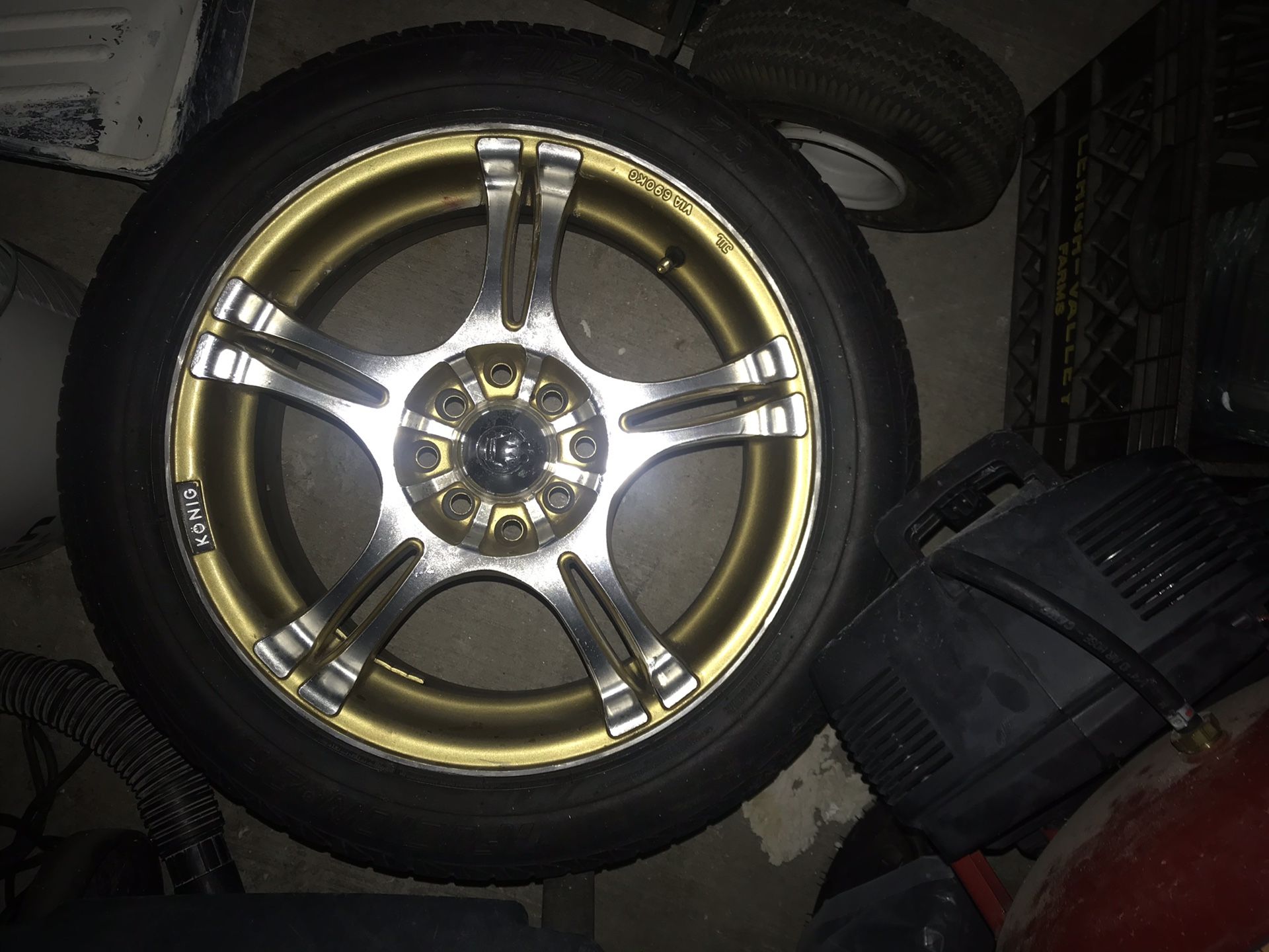 Vendo aros para carros tengo el juego completo o sea 5 aros con todo y goma